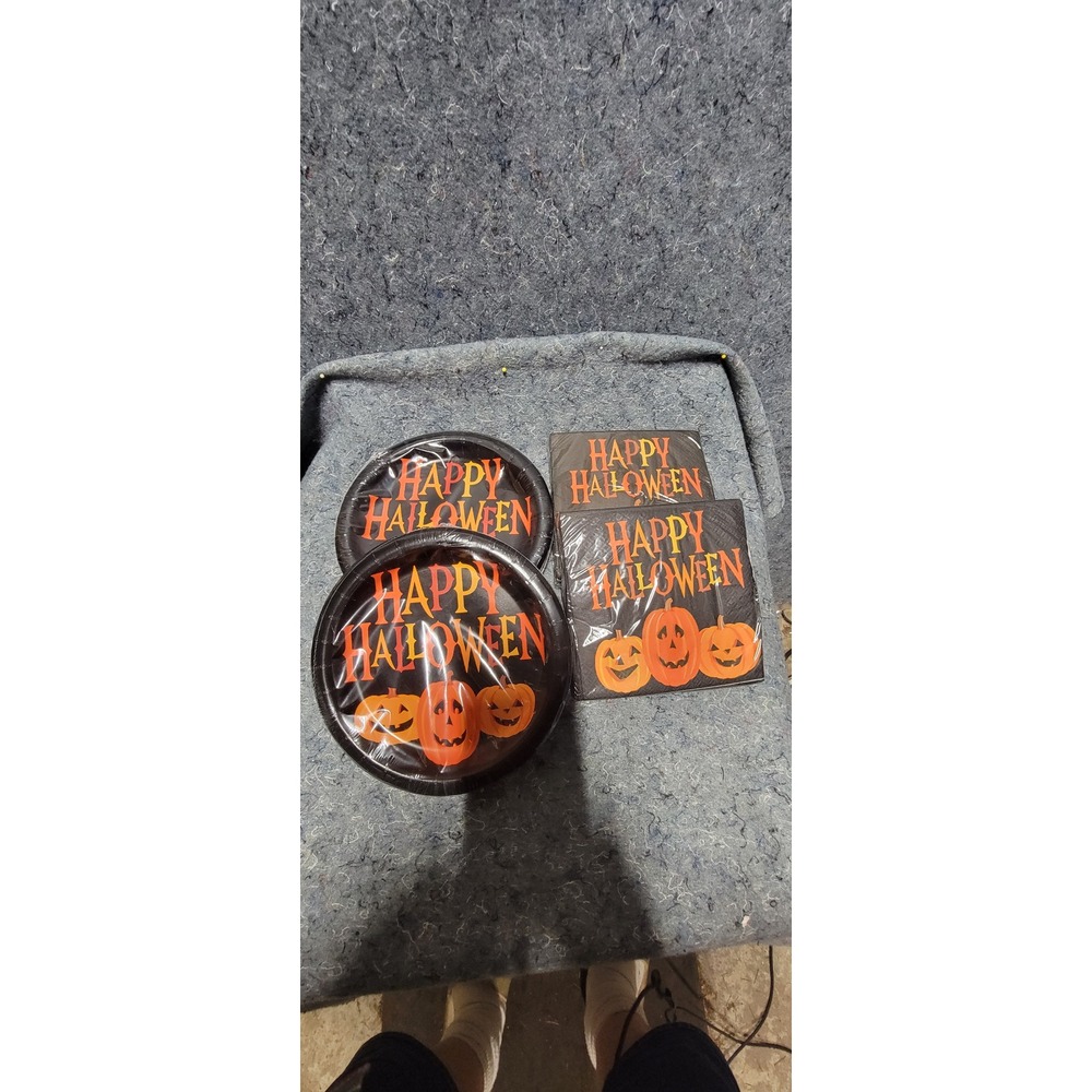 Halloween 2set of Plates and 2 pkgs‎ of Napkins